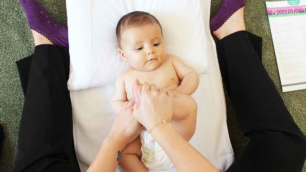 31º passo para fazer a shantala no bebê