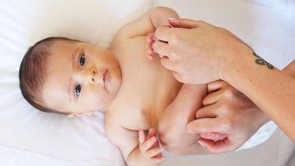 33º passo para fazer a shantala no bebê