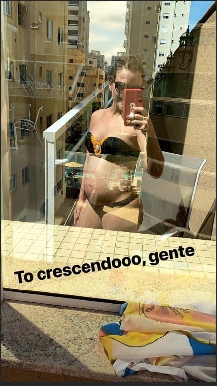 Thaeme Mariôto publicou essa linda foto de sua barriga de grávida.