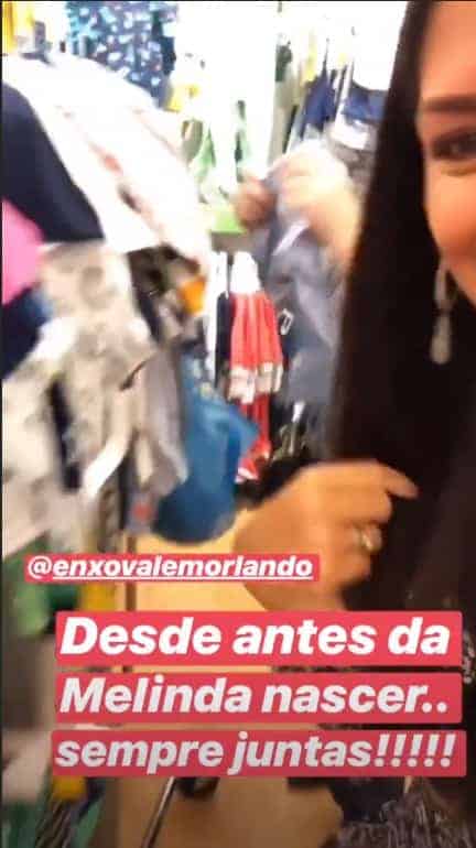 A atriz Thaís Fersoza fazendo as compras na loja de enxoval para 