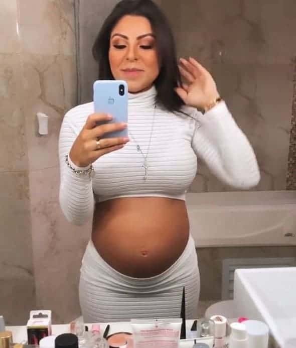 Thammy Miranda mostrou esta foto do barrigão de grávida de Andressa Ferreira