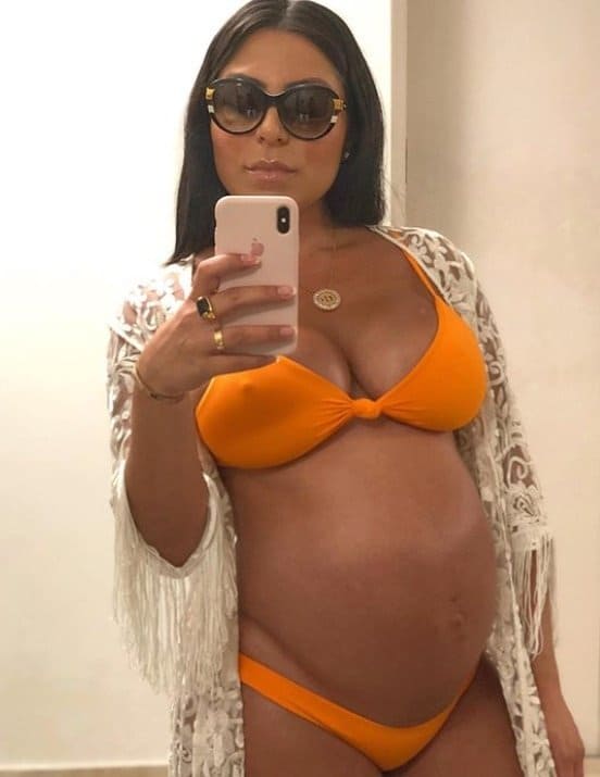 Esposa de Thammy Miranda mostrando barrigão de gravidez
