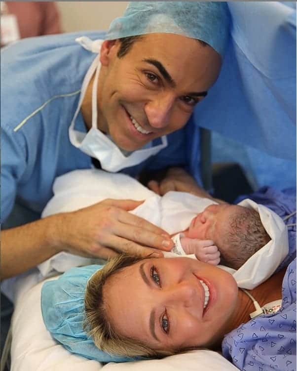 Ticiane Pinheiro e sua filha recém-nascida Manuella