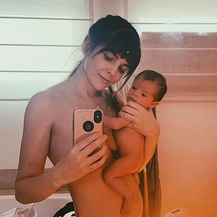 Titi Müller com o filho recém-nascido em linda foto