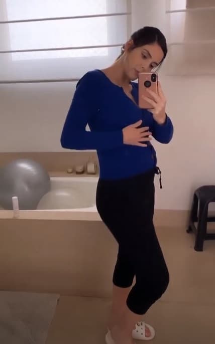 Titi Müller com sua barriga pós-parto