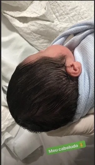 Safadão publicou essa foto do seu recém-nascido filho Dom.
