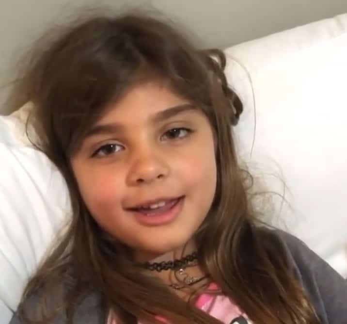 Filha de Grazi Massafera e Cauã Reymond imitando sua mãe famosa