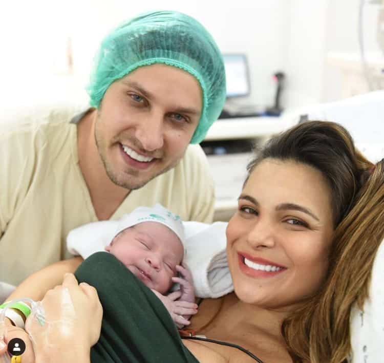 Ex-BBB Elieser Ambrosio e Kamilla Salgado com seu bebê