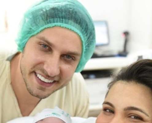 Ex-BBB Elieser apresentou seu filho recém-nascido