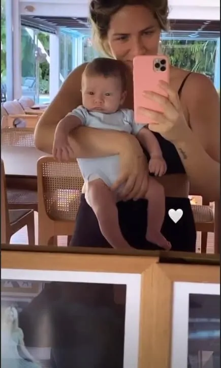 Giovanna Ewbank com seu filho caçula com Bruno Gagliasso