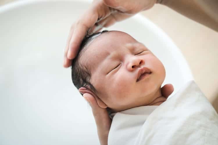 Use produtos indicados para a pele do recém nascido