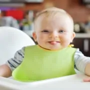O que considerar para comprar a cadeira de alimentação para bebês