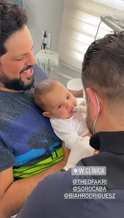 Sorocaba com seu bebê na primeira consulta ao dentista