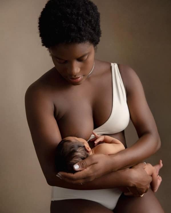 Bailaria Ingrid Silva com a bebê Laura