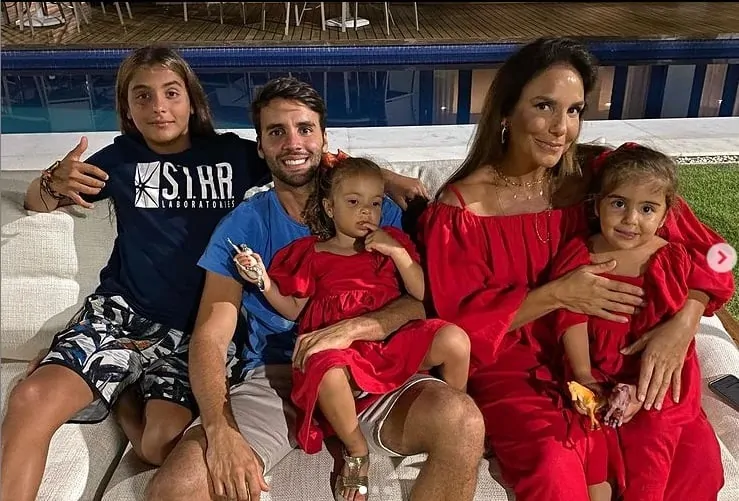 Daniel Cady e Ivete Sangalo com os filhos