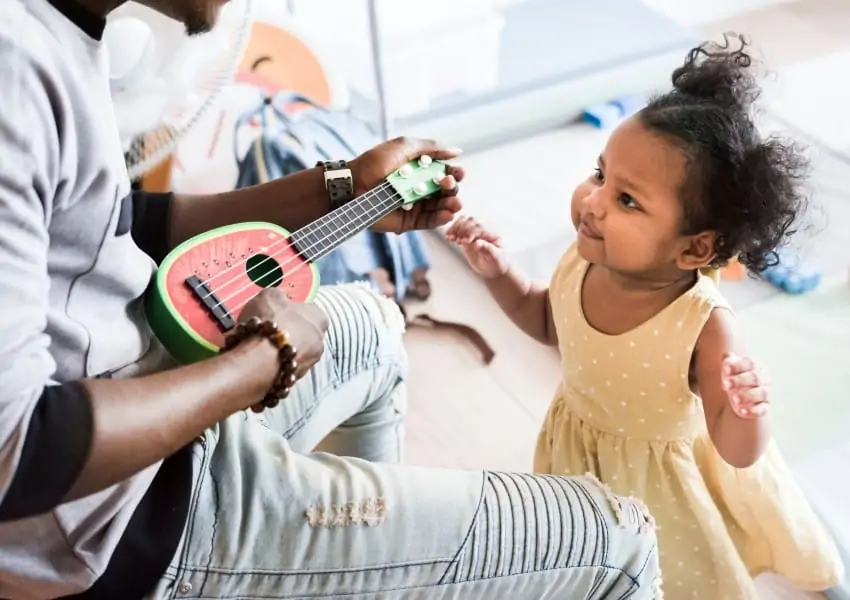 Uma forma de estimular a coordenação motora infantil é usar músicas