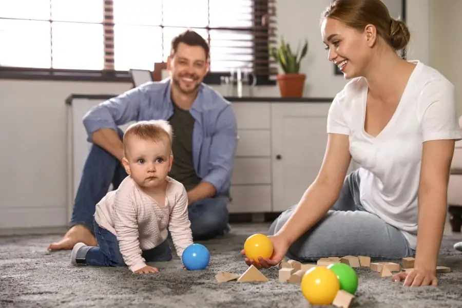 Os pais podem estimular a coordenação motora infantil