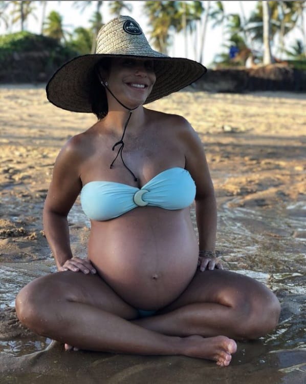 Ivete Sangalo grávida de suas filhas gêmeas