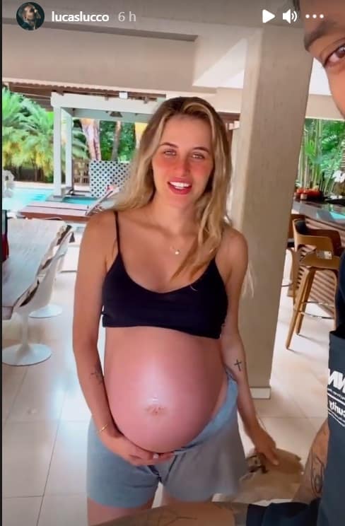 Lorena Carvalho esperando seu filho com Lucas Lucco