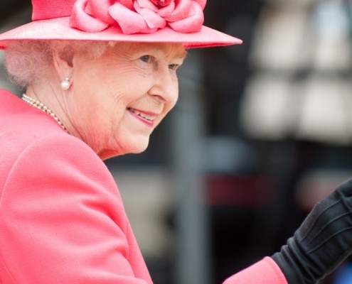 Rainha Elizabeth II apresentou o bebê August, seu bisneto