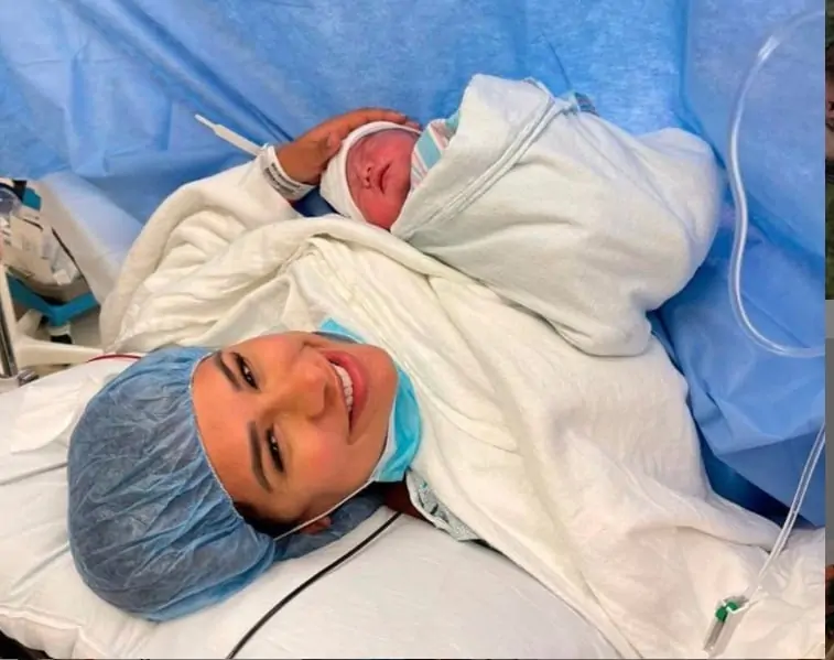 Simone com sua bebê logo após nascer