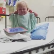 A criança passou por mais de 20 cirurgias
