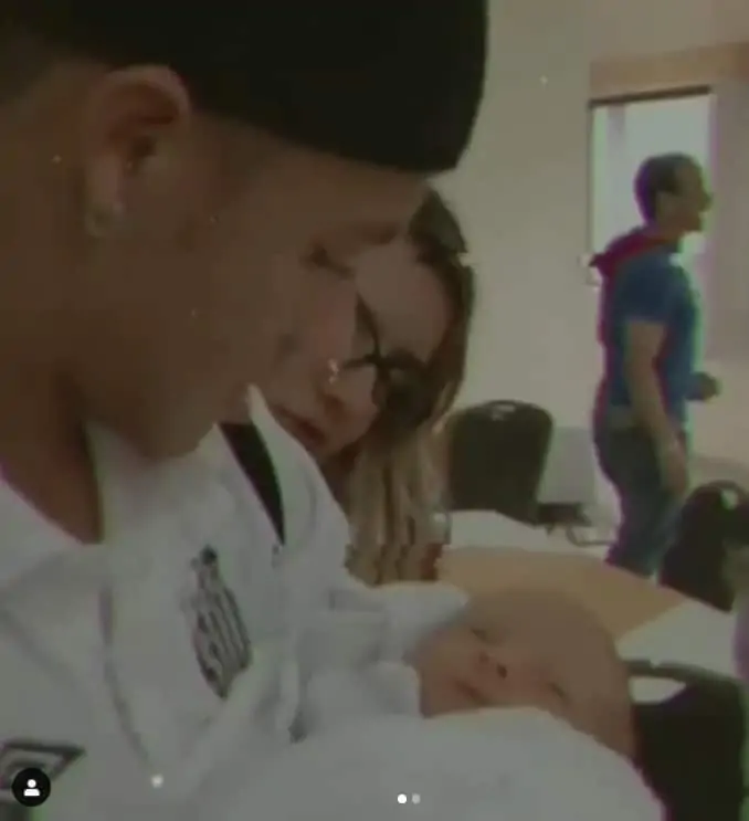 Neymar com o filho quando era bebê