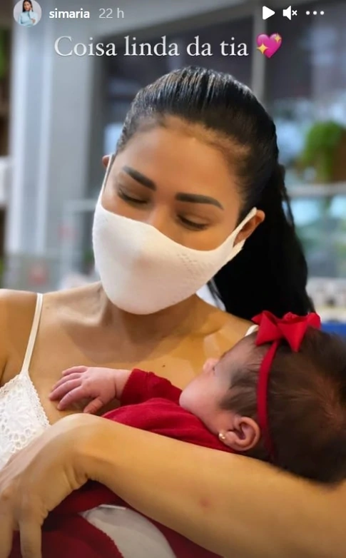 Simaria junto com Zaya, filha de Simone