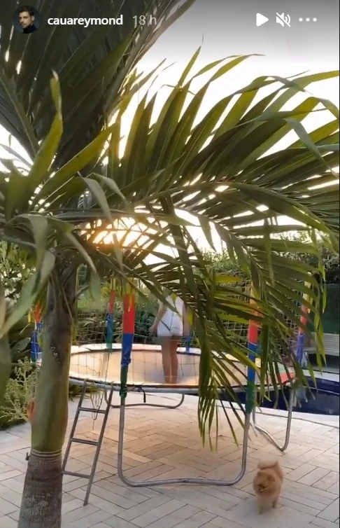 Cauã Reymond mostrando a filha brincando na sua mansão e falou sobre isso