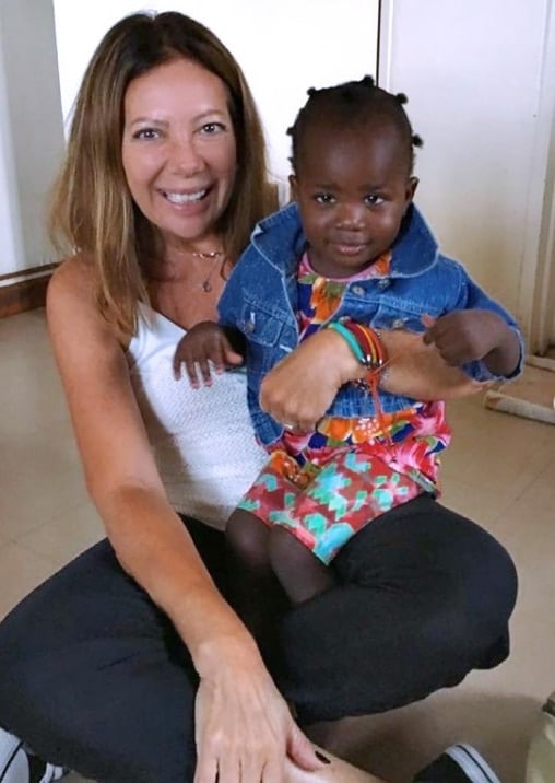 Giovanna Ewbank mostrando sua mãe com Titi quando era bebê