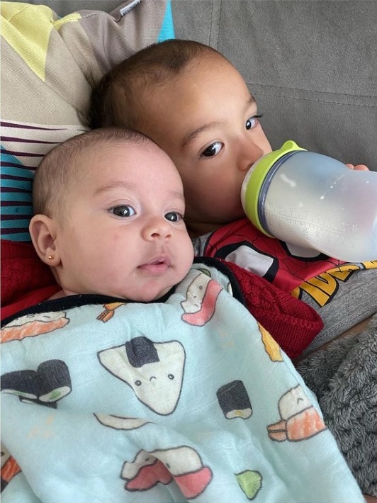 Joaquim e Julia, os dois filhos de Camilla Camargo