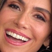 Giovanna Antonelli encantou ao fazer uma rara aparição com as filhas