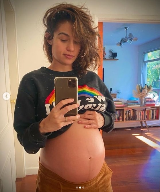Nanda Costa grávida de suas gêmeas