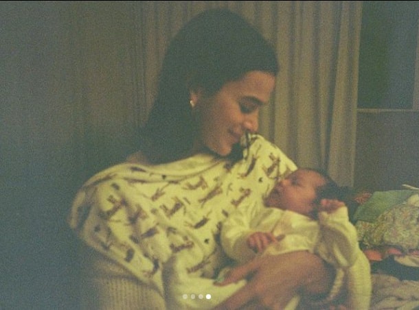 Bruna Marquezine com a bebê de Tatá Werenck