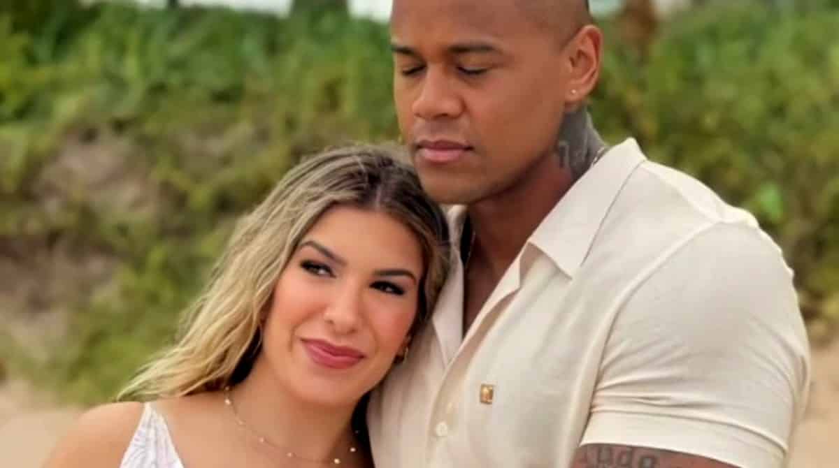 Léo Santana e Lorena Improta mostraram ensaio gestante