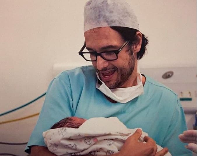 Rodrigo Santoro com a filha depois do nascimento
