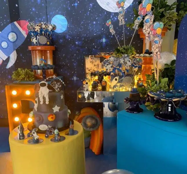 Simaria fez uma festa com o tema de astronauta para o filho