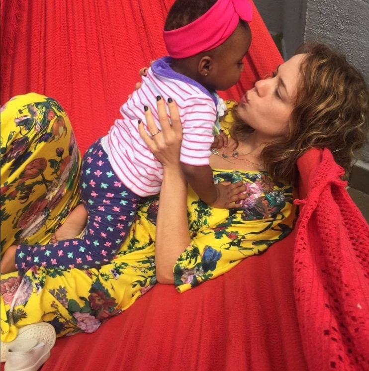 Leandra Leal Posa Com A Filha Bebê Em Rara Aparição E Ganha Declaração 