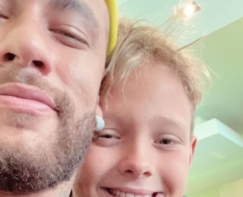 Neymar apareceu com Carol Dantas, a mãe de seu filho