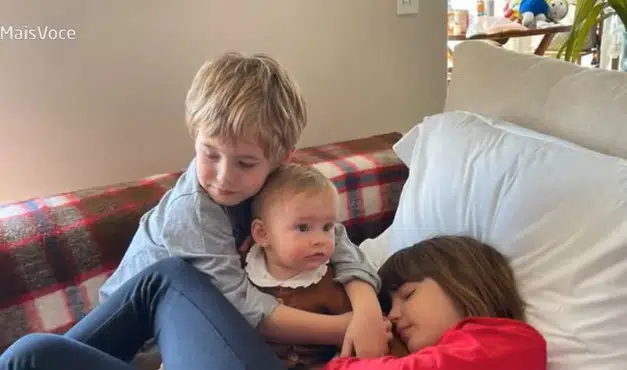Tiago Leifert encantou ao mostrar sua bebê com os primos