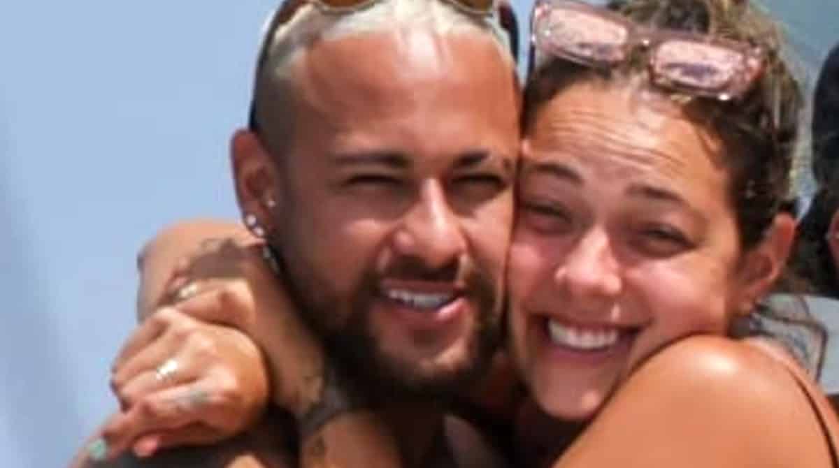 Carol Dantas surpreendeu ao mostrar o filho com Neymar indo para a escola