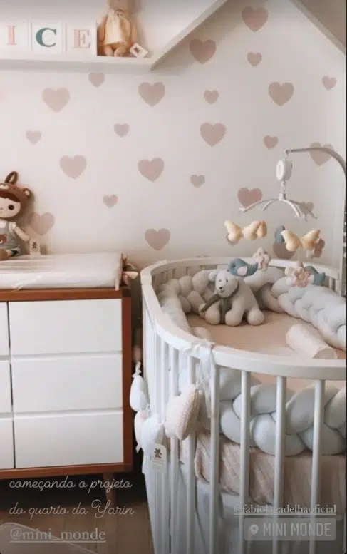 Fabíola Gadelha revelou detalhes do quarto da bebê que espera