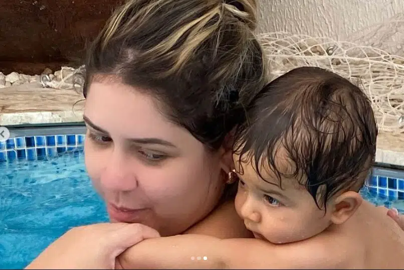 Marília Mendonça junto com o seu bebê Léo