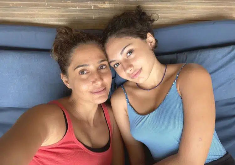 Antônia e Camila Pitanga posam juntas