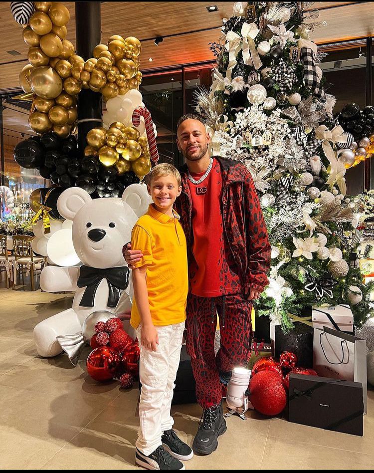 Neymar Jr. celebra o Natal com o filho
