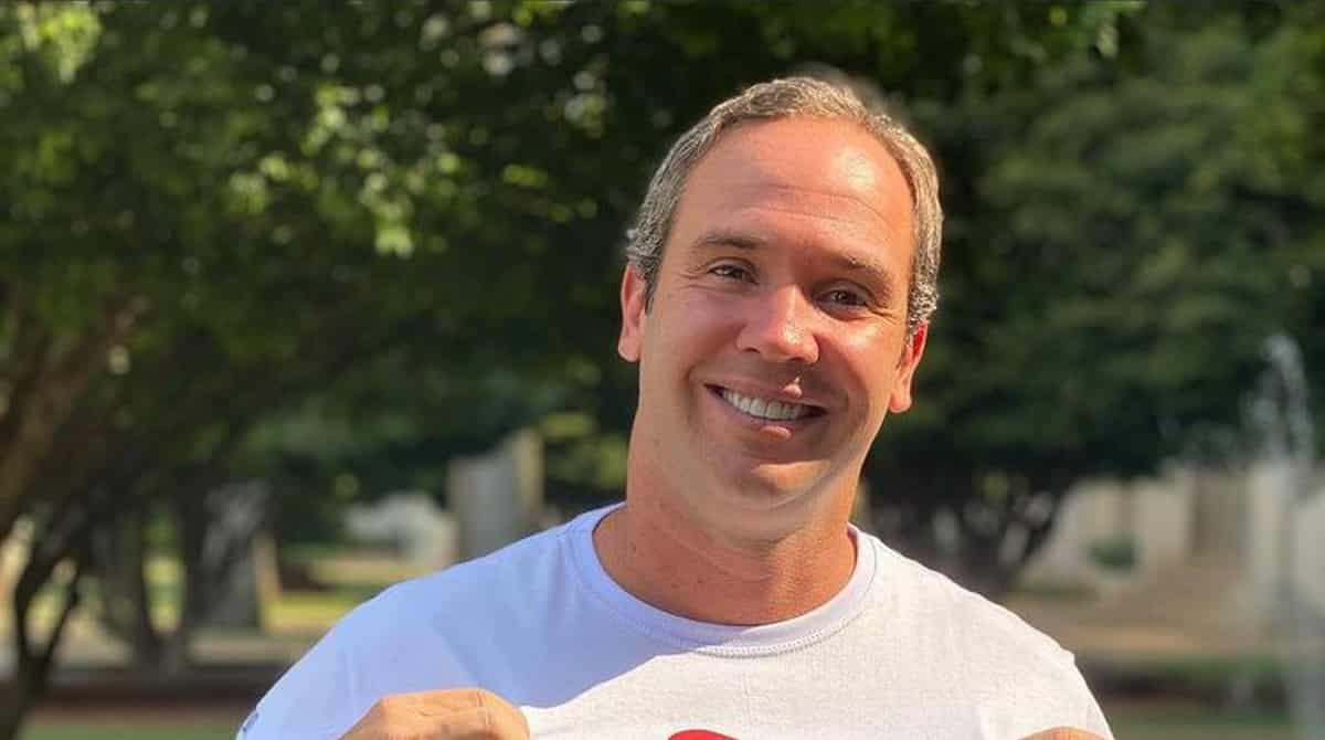 Caio Ribeiro fala sobre cura e mostra família