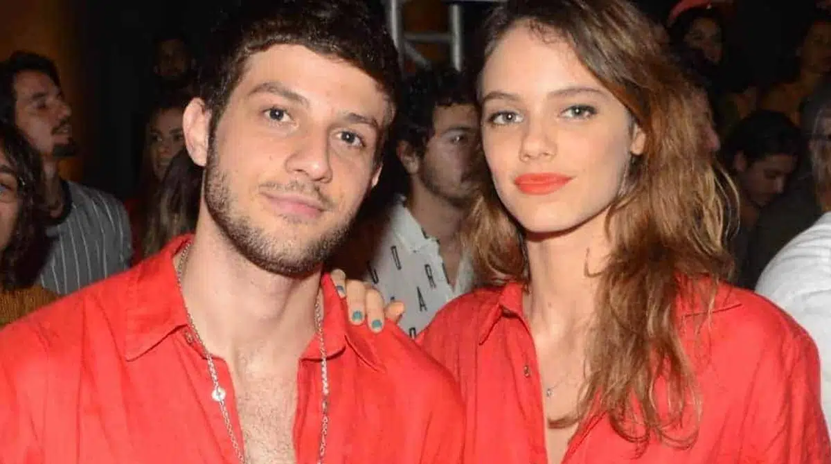 Chay Suede e Laura Neiva mostraram o filho caçula