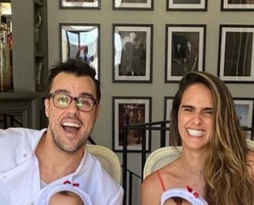Joaquim Lopes e Marcella Fogaça comemoraram os 10 meses das filhas