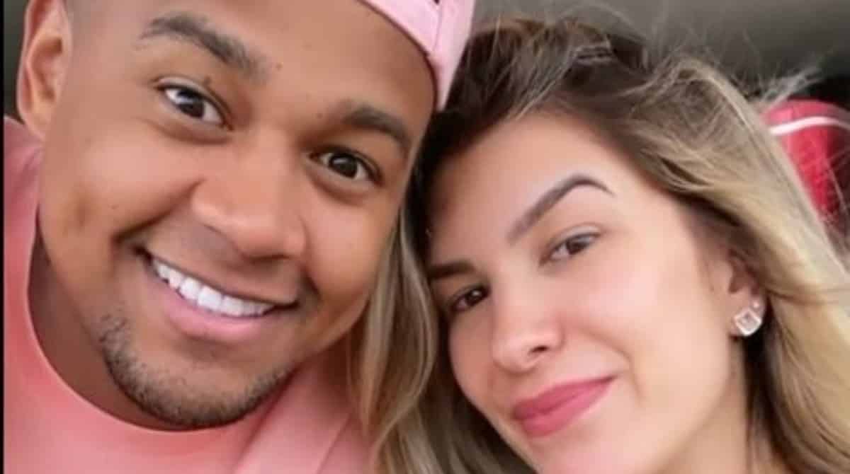 Léo Santana e esposa comemoram os quatro meses de sua bebê