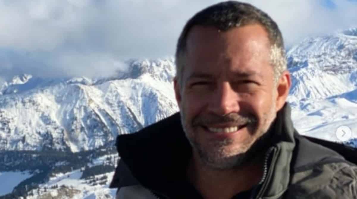 O ator Malvino Salvador levou a família para se divertir no inverno europeu